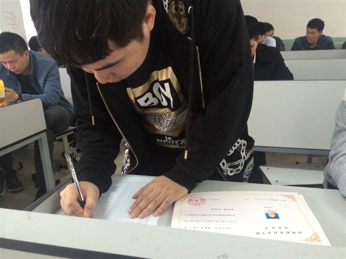 领取结业证书.jpg 领取结业证书.jpg