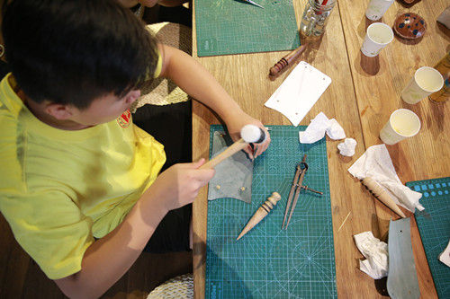 华侨青年参与活动现场。校方提供