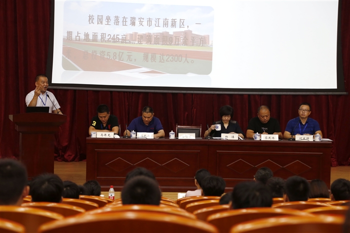 谷智静讲话.JPG 谷智静讲话.JPG