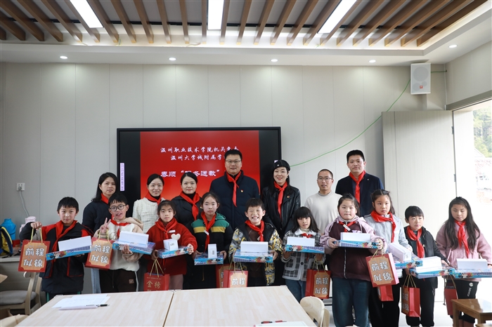 b34ff793f55d4ed8867179fed5bbeaf.jpg b34ff793f55d4ed8867179fed5bbeaf.jpg