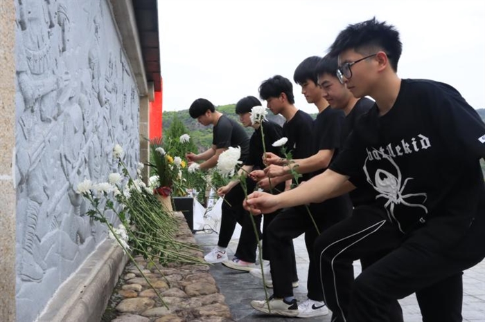 图片2.png 图片2.png