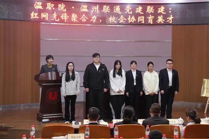 企业导师和高职学生师徒结对3.JPG