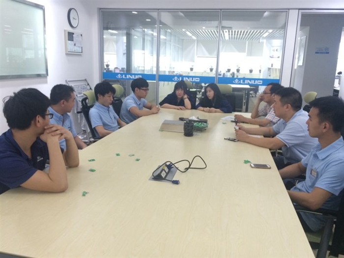 学生座谈.JPG