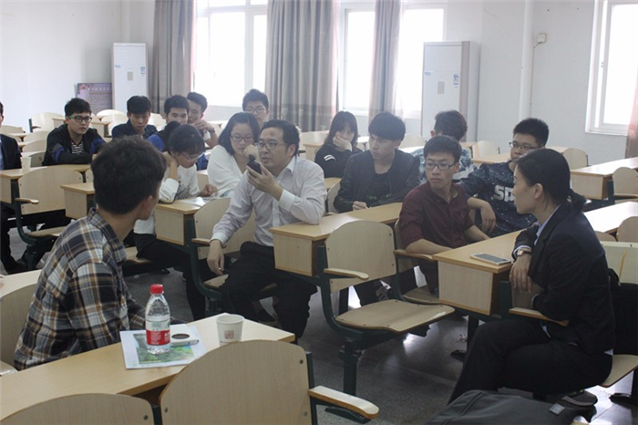 伟明制造事业部刘习兵总经理与毕业生交流.JPG