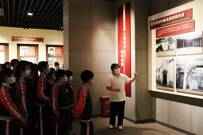 10-红色小小解说员结对仪式.jpg 10-红色小小解说员结对仪式.jpg